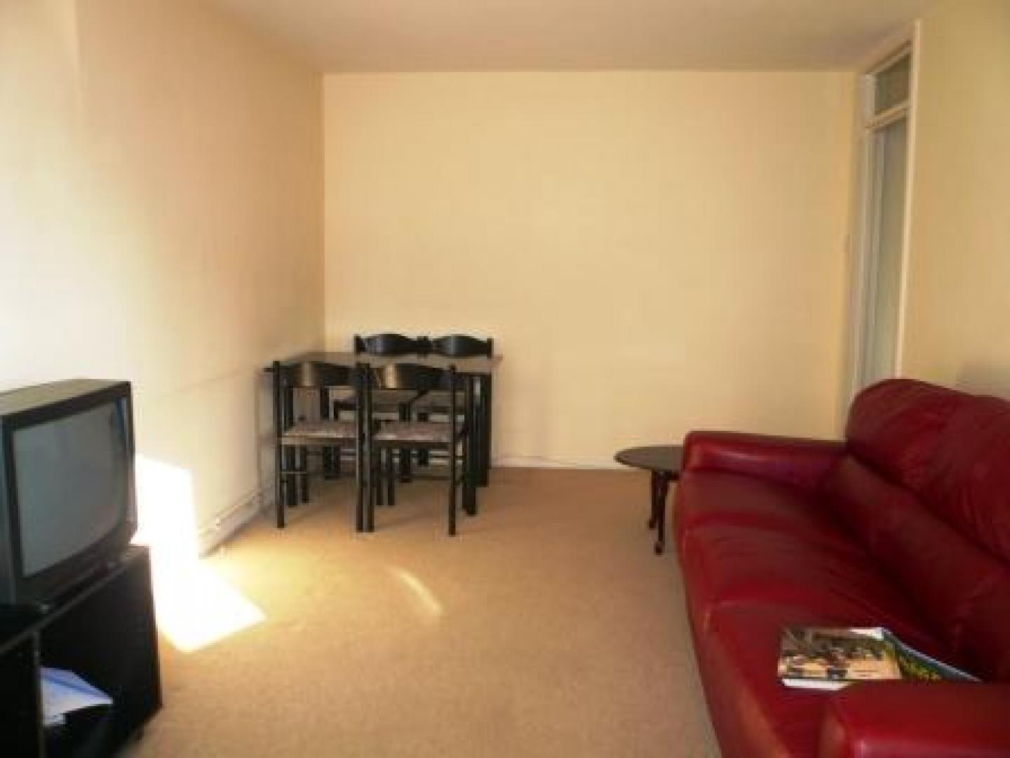 			2 Bedroom, 1 bath, 1 reception Flat			 Hermitage Lane, GOLDERS GREEN/HAMPSTEAD HEATH